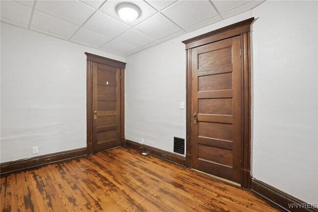 Building Photo - 830 Potomac Ave