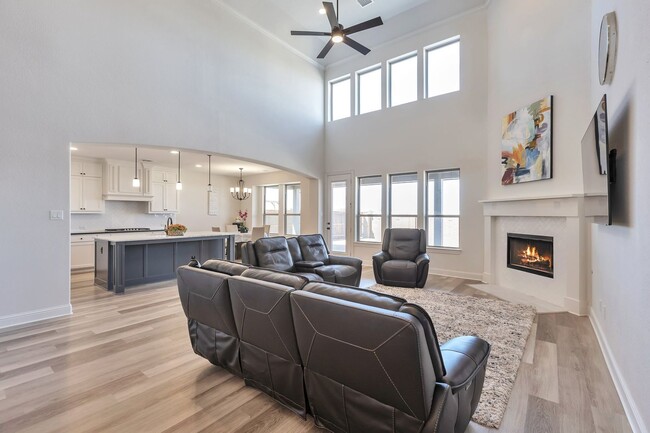 Building Photo - Fantastic Mansfield ISD home