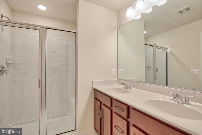 Building Photo - 127 Keller Ct