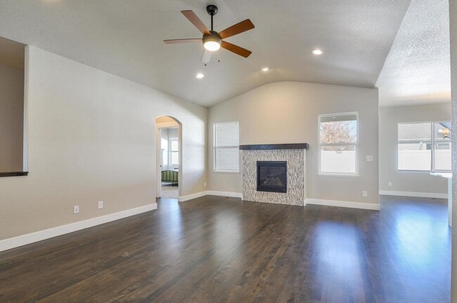 Building Photo - Beautiful 3 Bedroom, 2 Bath Ranch in Berthoud!