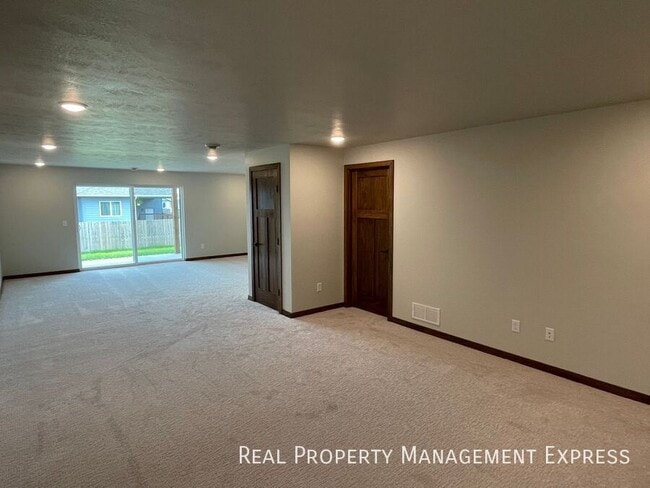 Building Photo - BRAND NEW 4 BED 3 BATH TWIN HOME