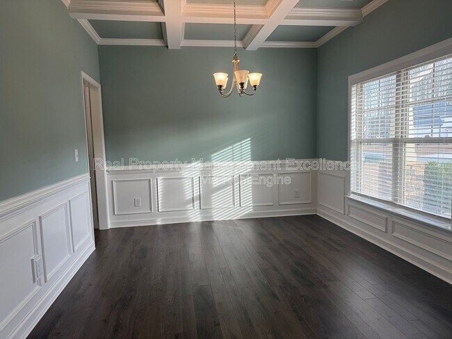 Building Photo - 432 Fallingbrook Dr