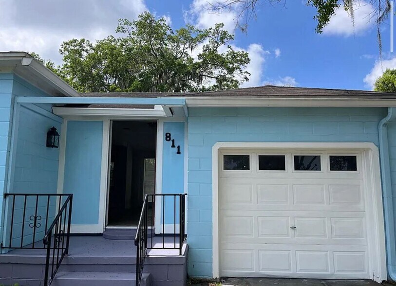 Building Photo - 811 Canterbury Ln
