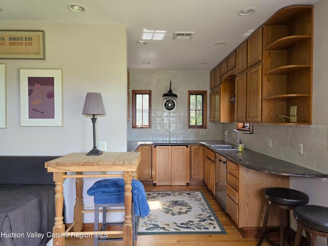 Building Photo - 84 Highland Rd