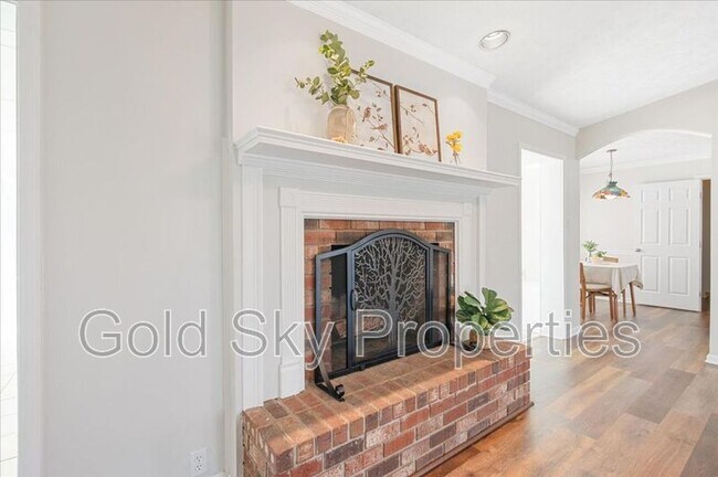 Building Photo - 210 Pine Grove Dr
