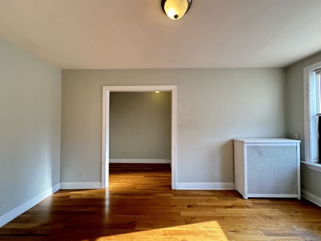 Building Photo - 742 W Belmont Ave