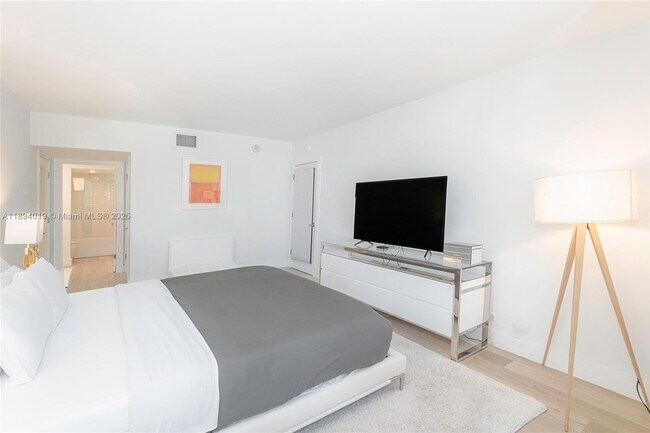 Building Photo - 2301 Collins Ave