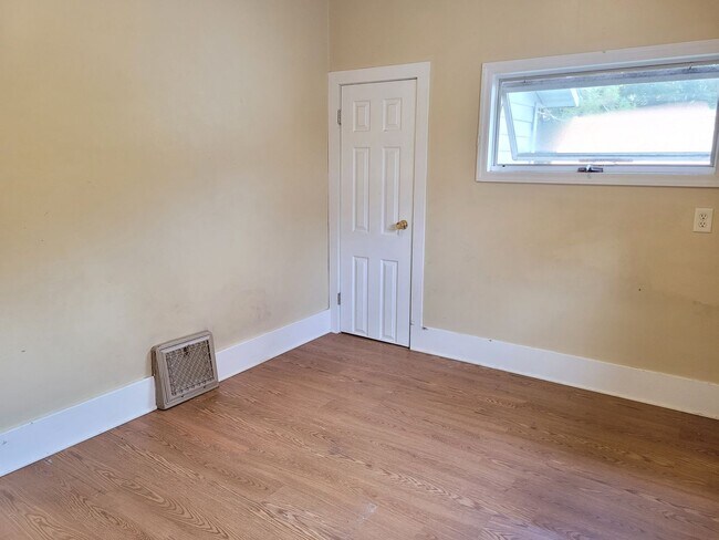 Building Photo - 3 Bed 1 Bath Single Family Home in Birnamwood