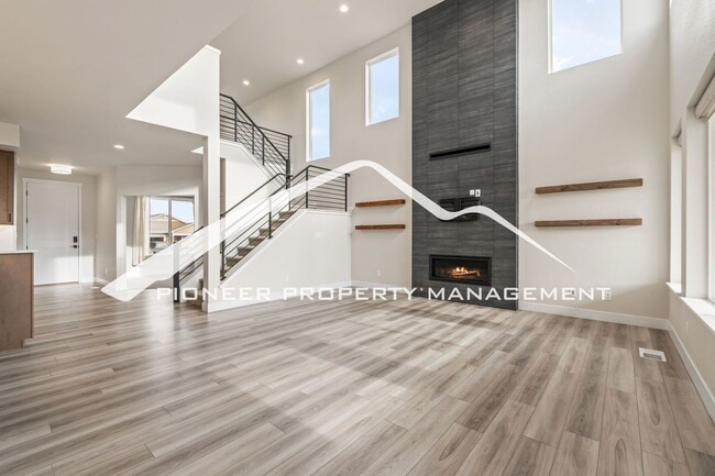 Building Photo - Breathtaking Pikes Peak Views in Desirable Wolf Ranch - 4 bedroom, 3 Full Bath, Office and Loft, ...