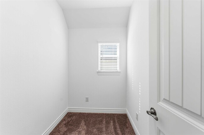 Building Photo - 3710 Highcliffe Dr