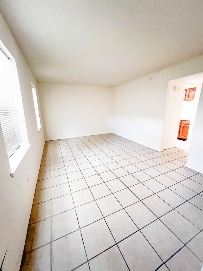 Building Photo - 12933 High Star Dr