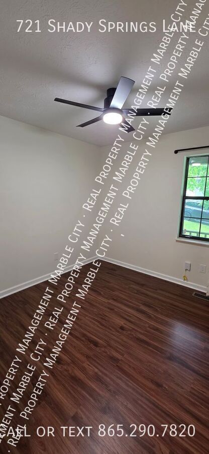 Building Photo - 721 Shady Springs Ln