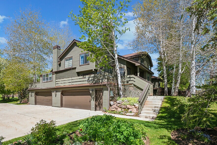 Building Photo - 3061 Fawn Dr