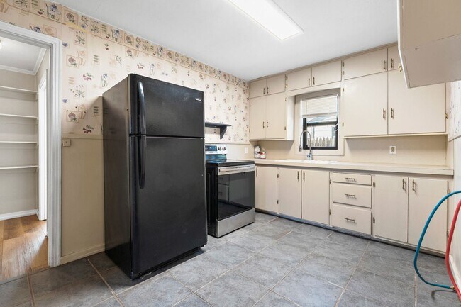 Building Photo - NOW AVAILABE 3 BED 1 BATH NEAR TEXAS TECH AND MEDICAL FIELD