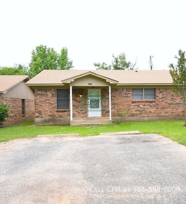 Building Photo - 806 Fleetwood-