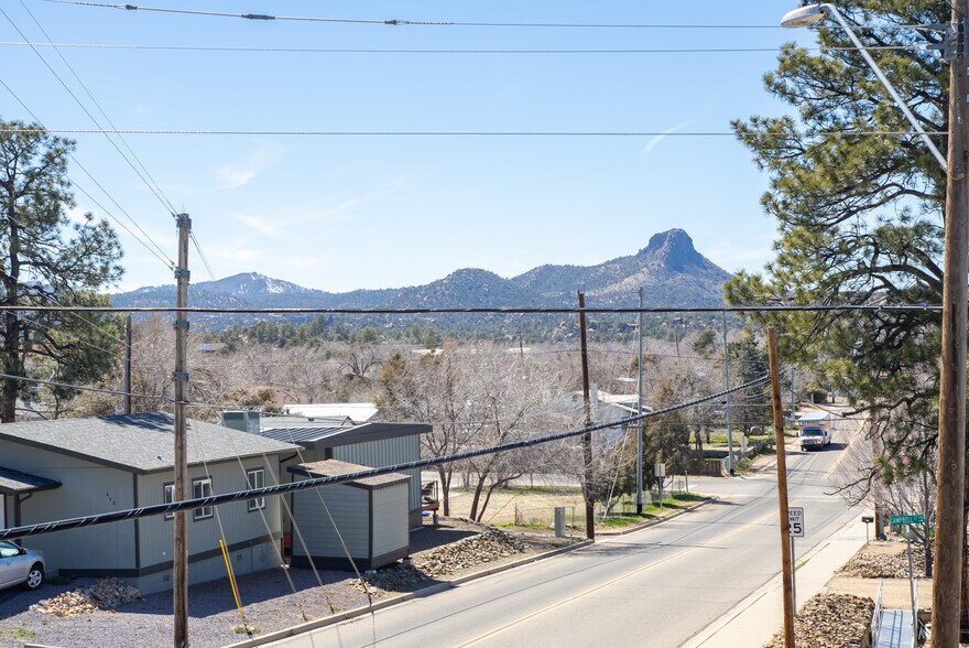 Building Photo - 701 Campbell St