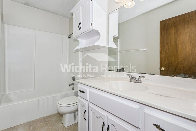 Building Photo - 2337 N Rutland Ct