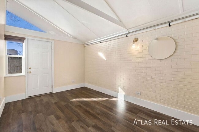 Building Photo - 1408 Julian St