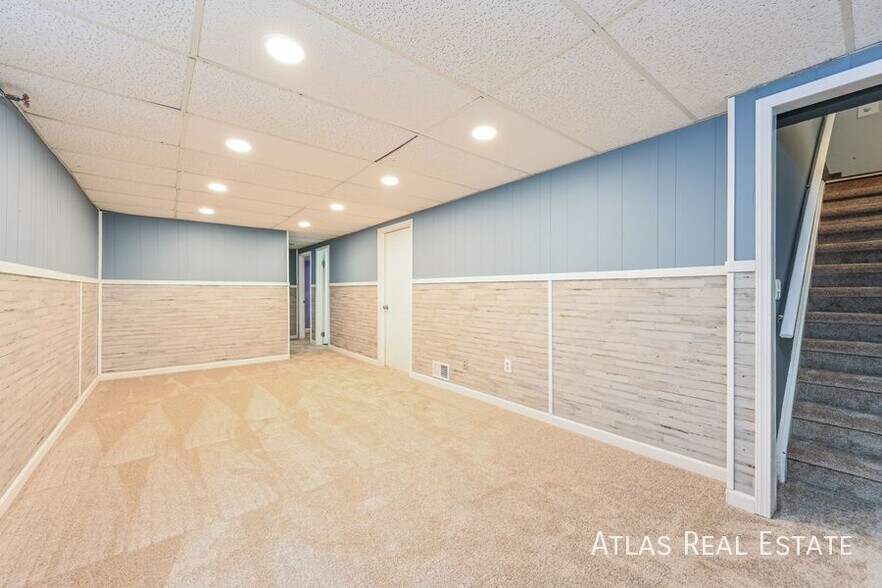 Building Photo - 16729 E Layton Ave