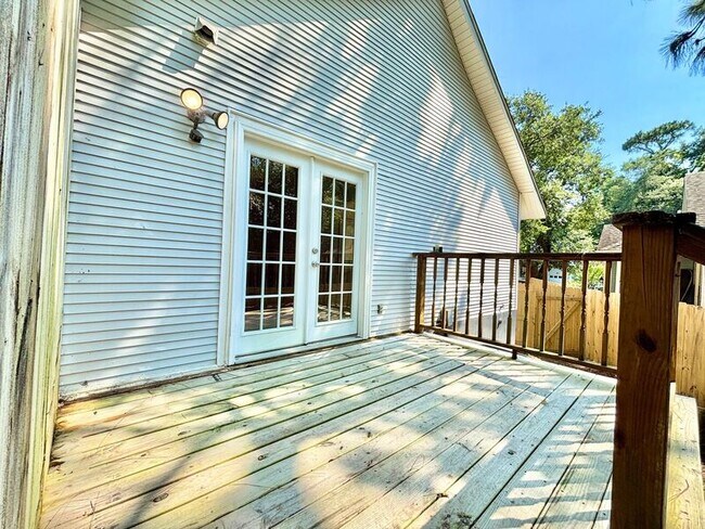 Building Photo - 10017 Foxrun Rd