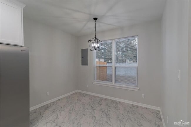 Building Photo - 5604 N Crown Point