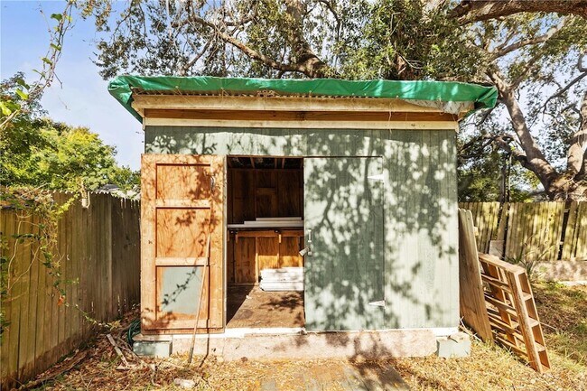 Building Photo - 3631 Anderson Ave