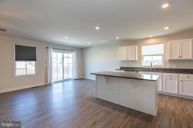 Building Photo - 210 Eternal Way