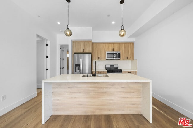 Building Photo - 10845 1/2 Morrison St