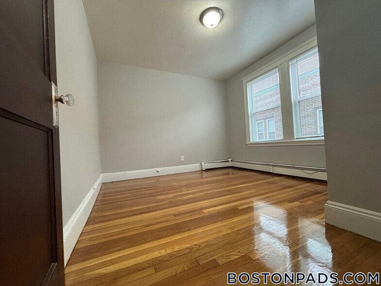 Building Photo - 38 Estes St