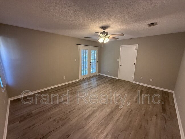 Building Photo - 3965 Deerwood Cir