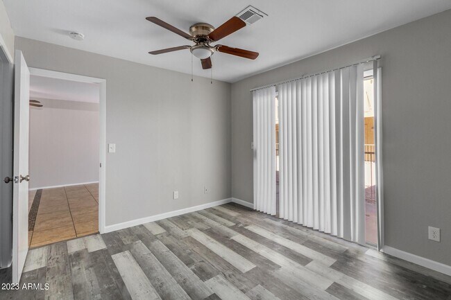 Building Photo - 653 W Guadalupe Rd