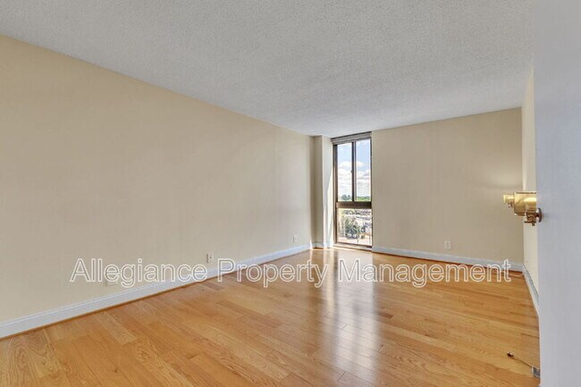 Building Photo - 6800 Fleetwood Rd