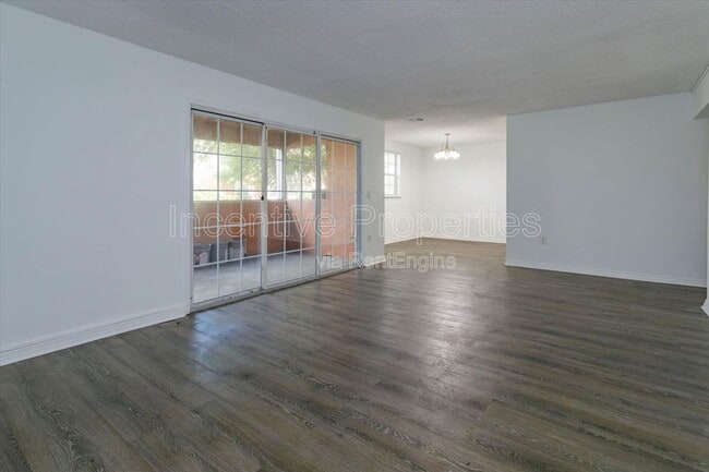 Building Photo - 4177 Versailles Dr