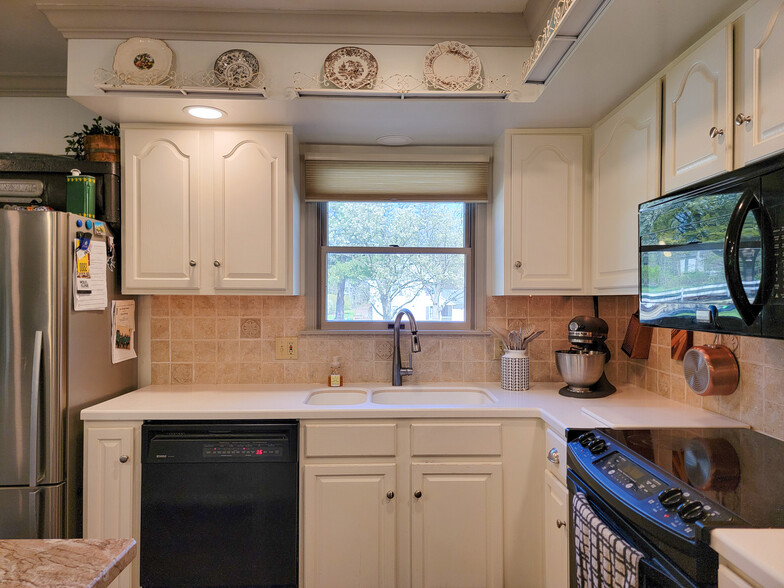 Building Photo - 1801 Spring Ridge Ln