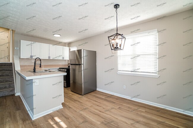 Building Photo - 2909 Gentry Ln