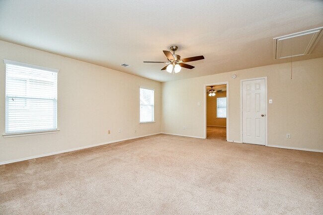 Building Photo - 5327 Stonegate Dr
