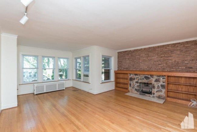 Building Photo - 2 bedroom in Chicago IL 60626