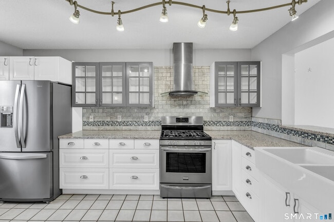 Building Photo - 5 Mansfield Grove Rd