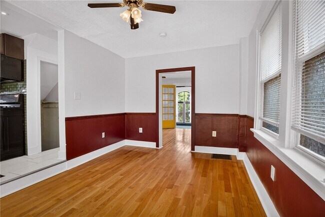 Building Photo - 1227 Denisonview St