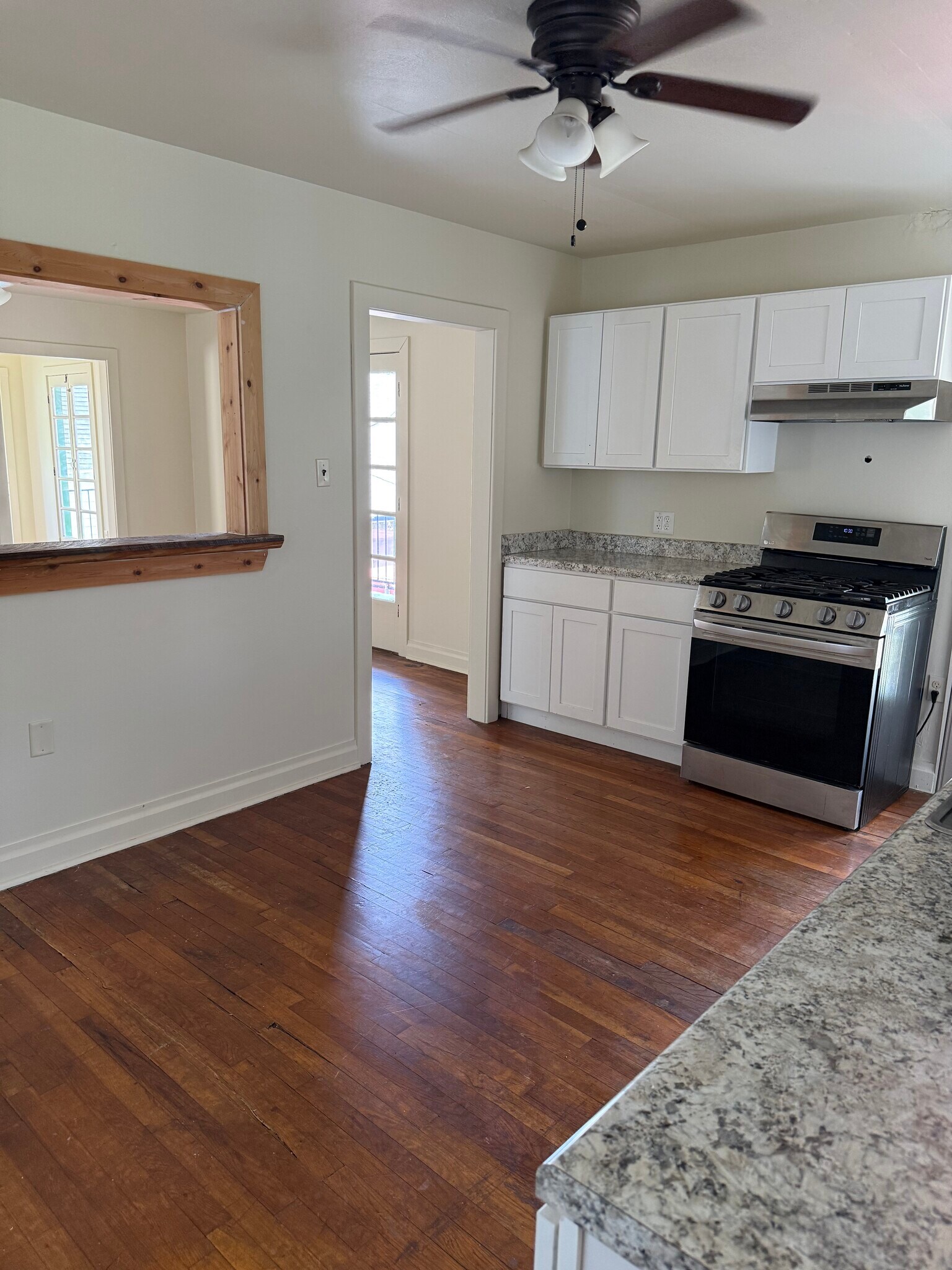 Building Photo - 533 Spain St