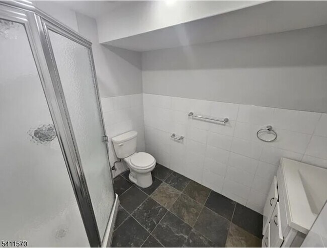 Building Photo - 437 Elm St