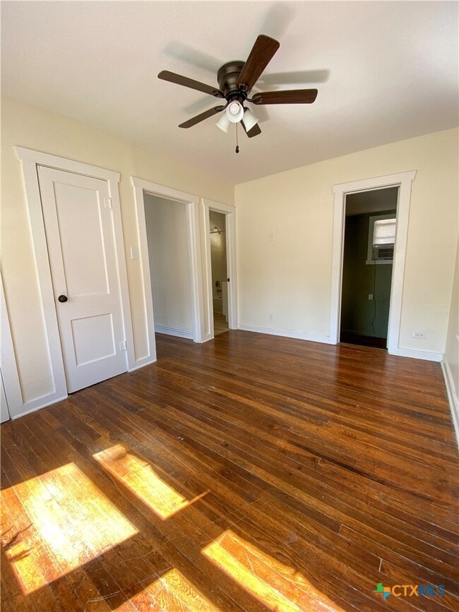 Building Photo - 385 Comal Ave
