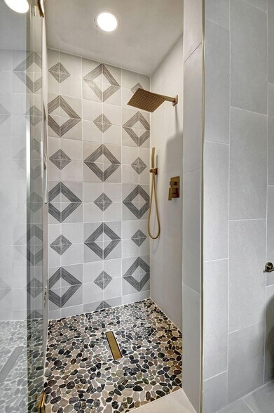 Building Photo - 4705 Fountains Dr S
