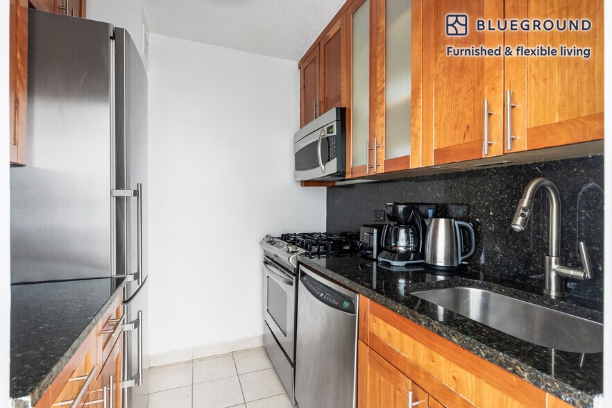 Building Photo - 401 E 34th St