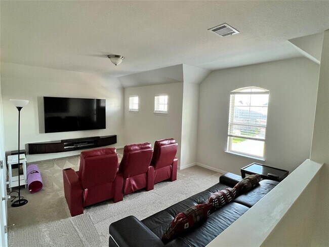 Building Photo - 3900 Eland Dr