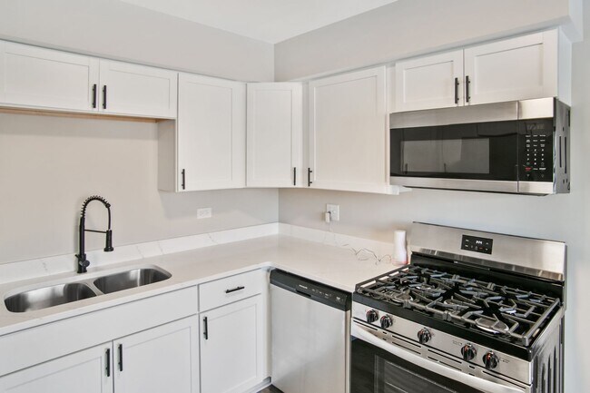 Building Photo - Renovated 4-Bedroom Home in Olympia Fields
