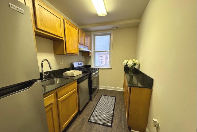 Building Photo - 1340 Fairmont St NW