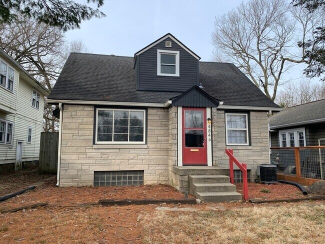 Building Photo - PENDING-Charming & Updated Bungalow in SoBro!
