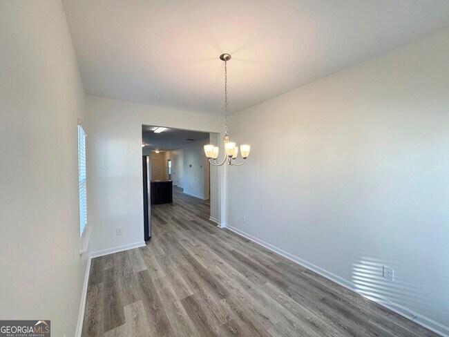 Building Photo - 214 N Dogwood St