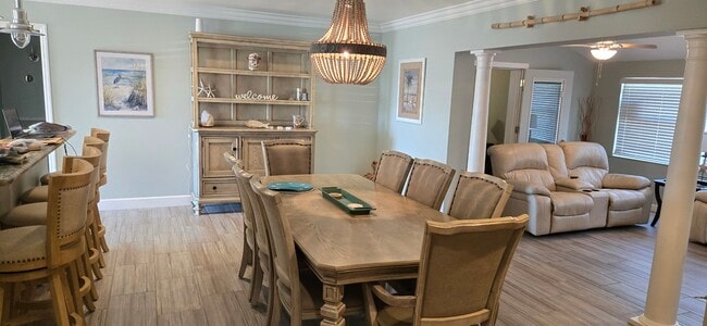 Building Photo - 1801 El Rio Dr